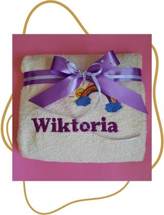 prezent dla dziewczynki ręcznik z imieniem wiktoria haftyok.pl